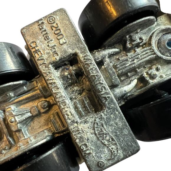 2003 Hot Wheels Chevy Avalanche Blue Die-Cast Truck - Picture 7 of 8